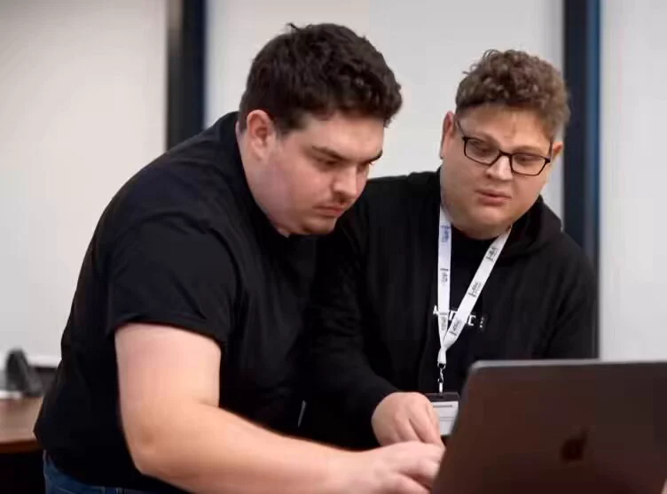 THE HEAVIEST TECH SUPPORT
